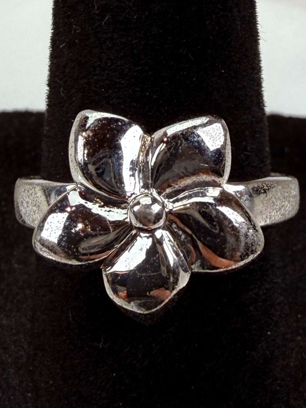 Vintage aged Silvertone weighted size 8 flower ring